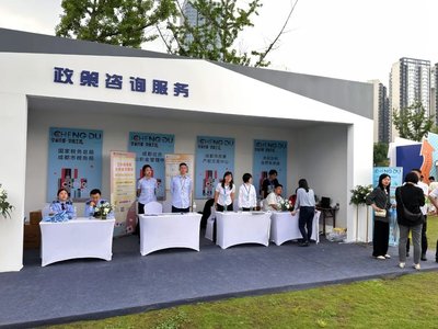 房協(xié)官微牽線，展會(huì)現(xiàn)場(chǎng)政策咨詢服務(wù)展位為市民解疑答惑